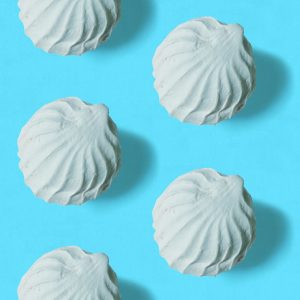 Crispy meringues with a drop of lemonПолезный и безопасный рецепт для диеты при хронической болезни почек, подагре и преддиабете — мягкий вкус и щадящий состав для ежедневного рациона.