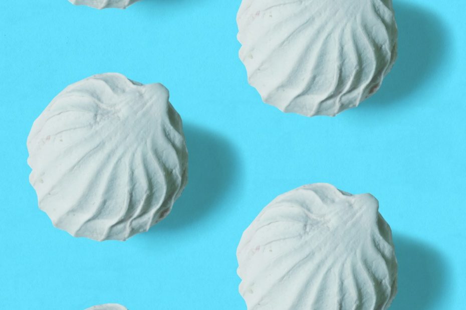 Crispy meringues with a drop of lemonПолезный и безопасный рецепт для диеты при хронической болезни почек, подагре и преддиабете — мягкий вкус и щадящий состав для ежедневного рациона.