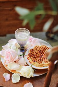 Soft waffles with egg whites and plant-based milk Полезное блюдо для рациона при ХПН, подагре и преддиабете — создано с учётом низкого содержания фосфора, калия и пуринов.