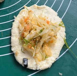 Пирожки с капустой для гостей: Воздушные, нежные и такие домашние