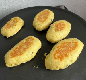 Диетические пироги при ХПН — лёгкое блюдо для разгрузки и очищения. Помогает мягко выводить лишнюю мочевую кислоту и снижать нагрузку на почки. Овощная клетчатка действует как натуральный сорбент, не перегружая ЖКТ.