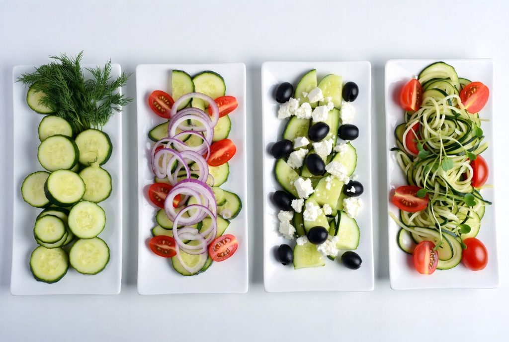 Салат из кабачков и огурцов — 4 диетических варианта без майонеза и уксуса