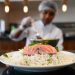 Индийский рис с консервированной горбушей